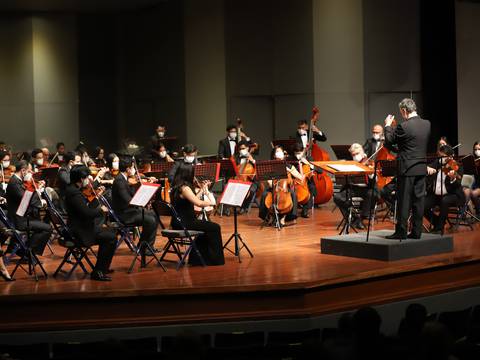 David Harutyunyan sale de la Orquesta Filarmónica Municipal 