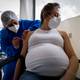 Cómo funciona la vacuna anti-COVID-19 en las mujeres embarazadas