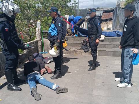 Dos delincuentes fueron aprehendidos en el centro histórico de Quito luego de asaltar a ruso