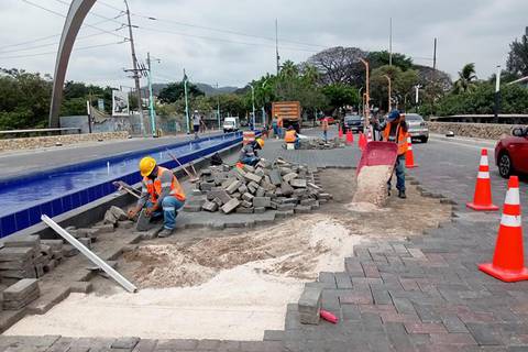 Fundación interviene adoquines en calles de Urdesa, Barrio del Centenario y en el centro de Guayaquil