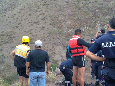 Dos hombres caen al río Jubones; uno es rescatado con vida