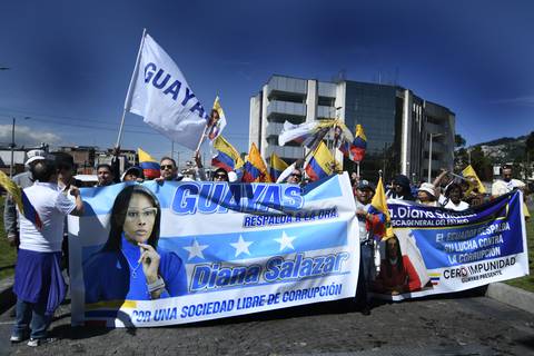 Colectivos de varias provincias marchan en Quito en respaldo al trabajo de la fiscal Diana Salazar y rechazan ataques y juicio político
