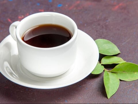 ¿Cuánto es demasiada cafeína? Conoce los efectos secundarios de una sobre dosis de café y otras bebidas que la contienen
