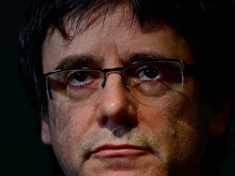España retira orden internacional de arresto contra Carles Puigdemont