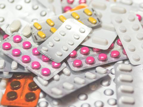 Laboratorio no puede fabricar ni distribuir 742 medicamentos por suspensión de registros sanitarios