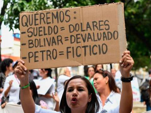 El dólar en Venezuela: cómo sobreviven quienes solo tienen bolívares