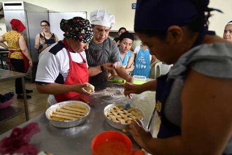 Nuevos talleres de pastelería y barbería se dictan para generar emprendimientos en Guayaquil