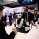 Robots que sirven café y autos con 5G, en Congreso Mundial de Móviles 