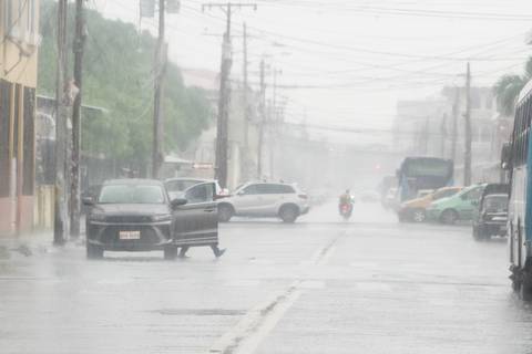 Lluvia causó complicaciones en varias zonas de Guayaquil este jueves, 25 de abril