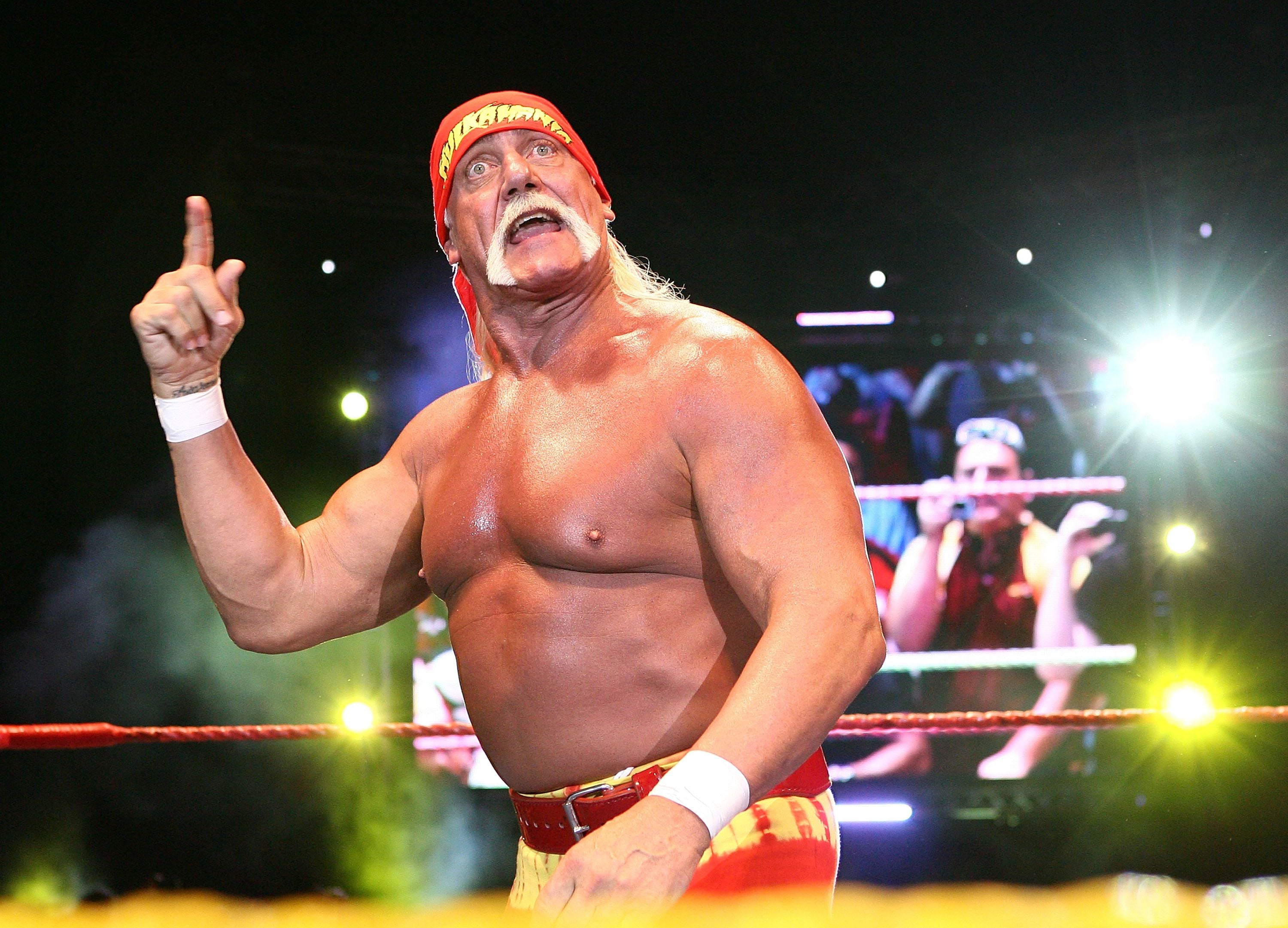 Hulk Hogan no está paralizado, dice su representante tras la riesgosa operación de espalda