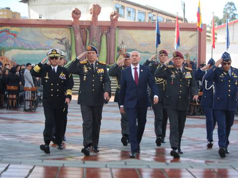 El ministro de Defensa, Giancarlo Loffredo, dice que cambios en el mando militar son necesarios y se harán con base en méritos