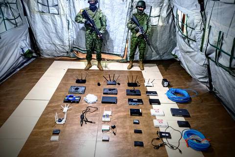 Droga, municiones, celulares y equipos de internet se retiran de cárceles de Ambato y Latacunga