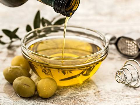 Cuáles son los beneficios de tomar una cucharada de aceite de oliva en ayunas
