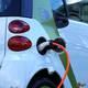Debido al elevado precio de la gasolina, uno de cada cuatro estadounidenses está dispuesto a cambiar su auto de combustión por uno eléctrico