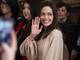 Vivienne, la hija menor de Angelina Jolie, prefiere un look desenfadado mientras acompaña a su glamorosa madre en el programa “Today”