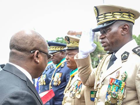 Jefe de junta militar en Gabón es primo del presidente depuesto tras golpe de Estado