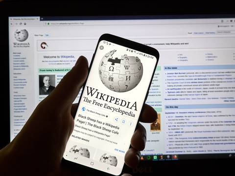 Qué es Wikipedia, el más reciente objetivo de persecución de Elon Musk