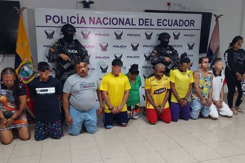 Capturan a diez personas con armas y droga en tres barrios del sur de Guayaquil