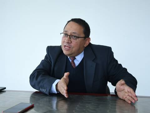 Mauricio Torres Maldonado asume la Contraloría General del Estado en medio de intentos por impedirlo