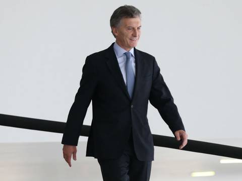 Mauricio Macri sacude la economía y política en Argentina en transición tormentosa
