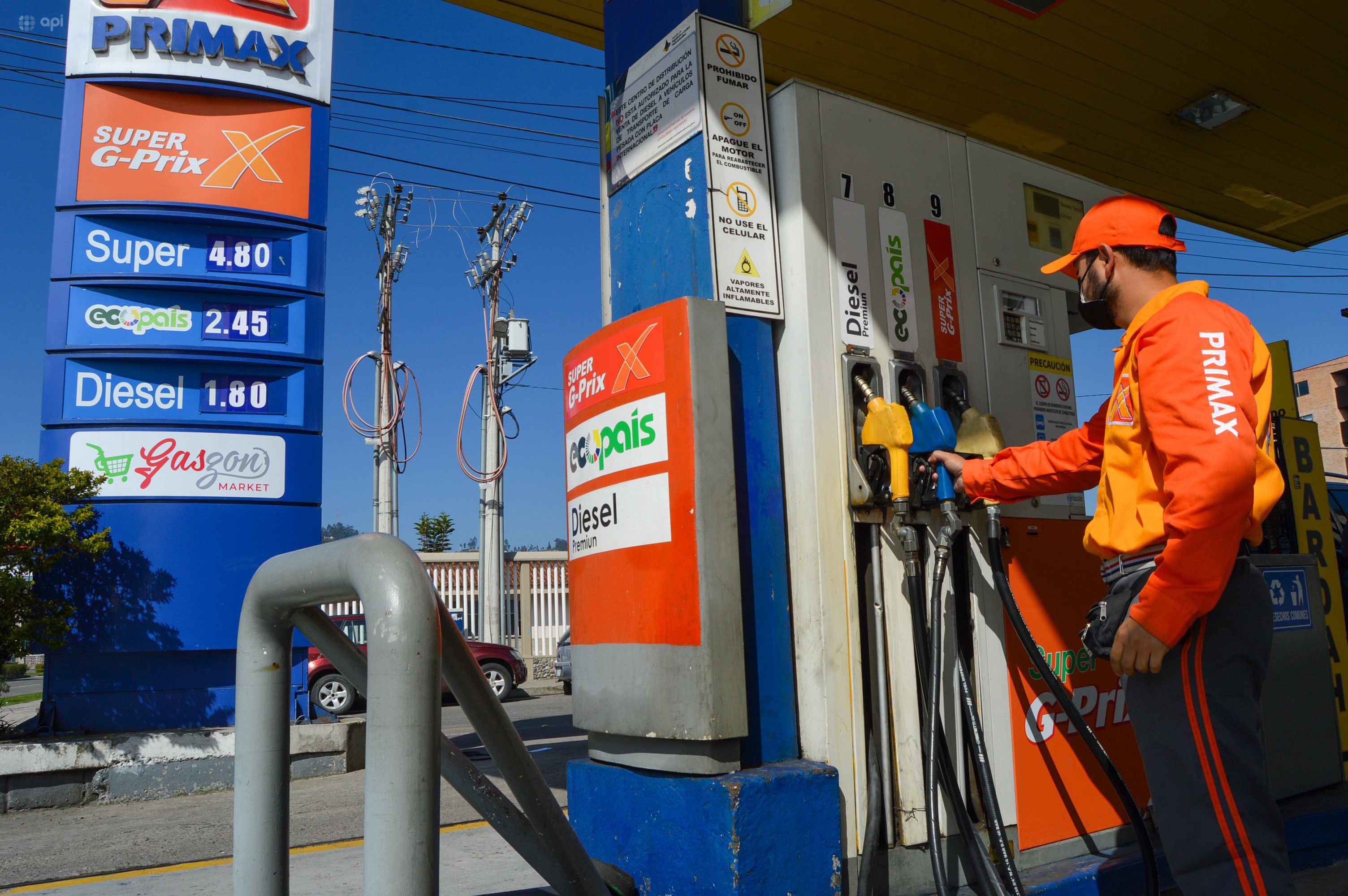 Gasolineras amanecieron con precio reducido en diésel y gasolina, consumidores tienen opiniones contrapuestas