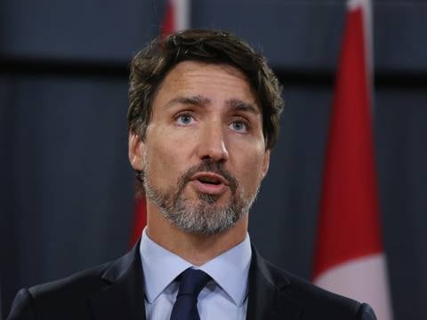 Primer ministro de Canadá desmiente haber hablado con la reina Isabel sobre la seguridad de Enrique y Meghan