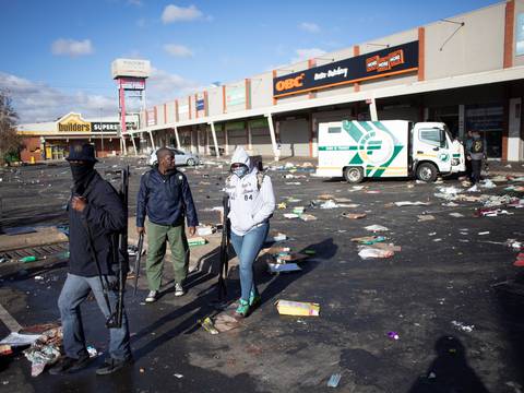 Caos y disturbios en Sudáfrica dejan más de 70 muertos y unos mil arrestados