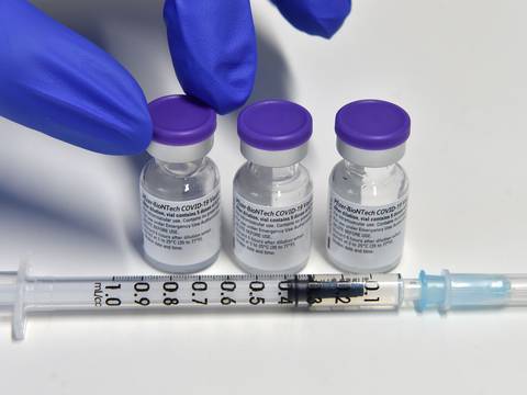 EE. UU. acusa a China y Rusia de difundir información falsa sobre las vacunas de Pfizer y de Moderna para promover sus propios inmunizantes