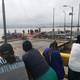 Familiares esperan con ansias noticias de joven atrapado en barco virado en el río Guayas