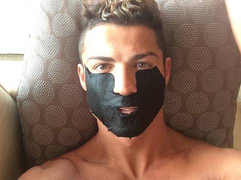 Cristiano Ronaldo y su tratamiento de belleza con mascarilla