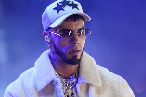 “Mejor lo hizo Shakira con Bizarrap”: Las redes estallan contra Anuel AA por su tiradera en la que menciona a Karol G