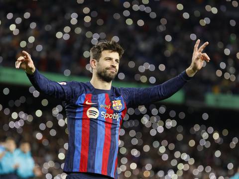 Gerard Piqué ‘desobedece’ al Camp Nou en su último partido, pero el FC Barcelona lo despide con triunfo