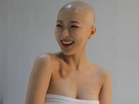 La youtuber que ya no comparte con sus seguidores sus secretos de belleza sino su lucha contra el cáncer