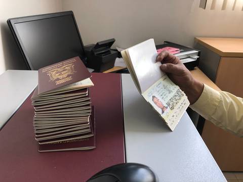 Más de 100.000 libretines para pasaportes puede entregar el Geográfico Militar al Registro Civil, cuyo máximo despacho fue de 72.789, en enero pasado