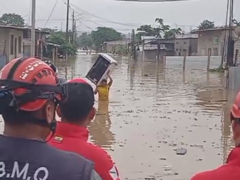 Crecida de afluentes por recientes lluvias causa daños en la provincia de Los Ríos. Quevedo fue declarado en alerta naranja