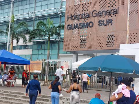 ‘Me piden inyecciones, catéter, hasta cubrecamas’, falta de insumos en hospital del Guasmo complica atención a pacientes