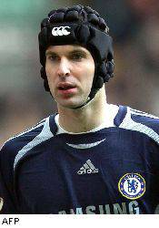 Polémica por el casco protector de Petr Cech Otros Deportes | | El Universo
