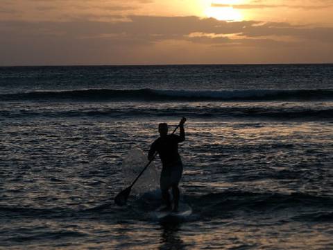 Salieron a hacer pádel surf y desaparecieron: las autoridades suspenden la búsqueda, pero su familia no