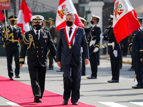 Francisco Sagasti jura como presidente de Perú y promete un gobierno 'plural'