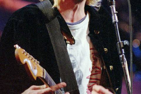 Familia de Kurt Cobain busca mantener selladas las fotos de su muerte