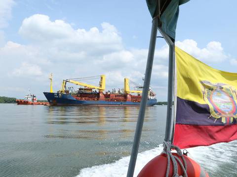 La draga que extraerá sedimentos del río Guayas llegó a Guayaquil y está en zona de cuarentena