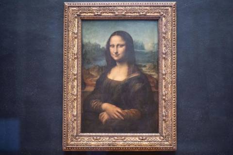 El Louvre demanda a hombre que tiró una tarta contra obra original de la Mona Lisa