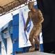 La estatua de Alberto Spencer en estadio homónimo de Guayaquil, renovada
