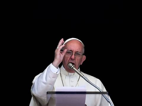 Papa Francisco invita a migrantes a una misa en el Vaticano