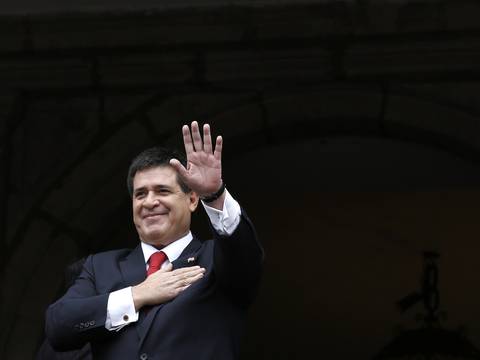 Presidente de Paraguay desiste de buscar reelección tras presión popular