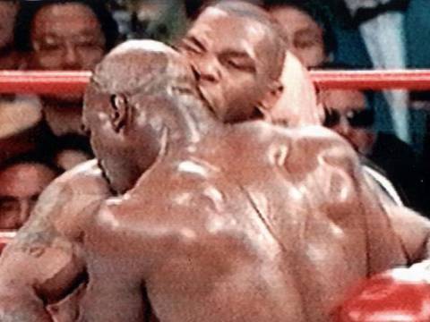 Hace 25 años, Mike Tyson protagonizó la escena más desagradable del boxeo profesional en combate con Evander Holyfield 