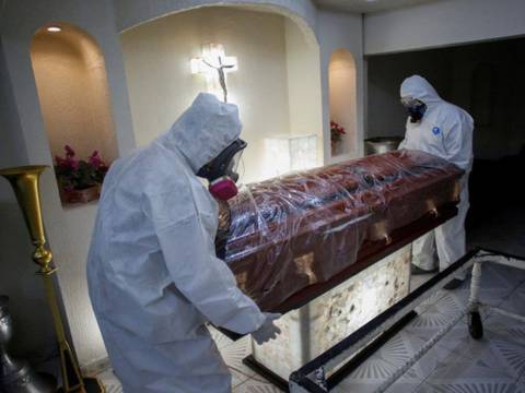 Llaman a juicio a 4 procesados por cobros indebidos al IESS por servicios funerarios al inicio de la pandemia, en Guayaquil y en el resto del país