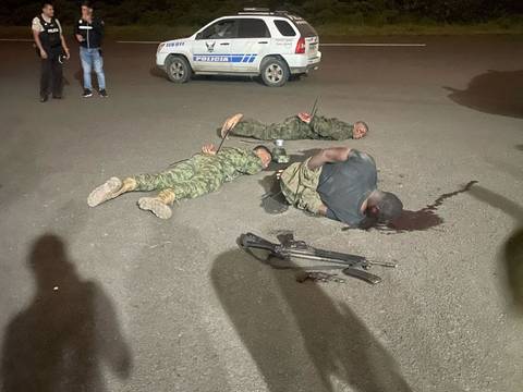 Detienen a dos hombres que intentaron ingresar a instalaciones militares en Manabí 