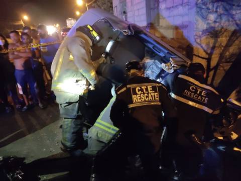 Al menos tres muertos en accidente de tránsito en la vía Daule - Santa Lucía