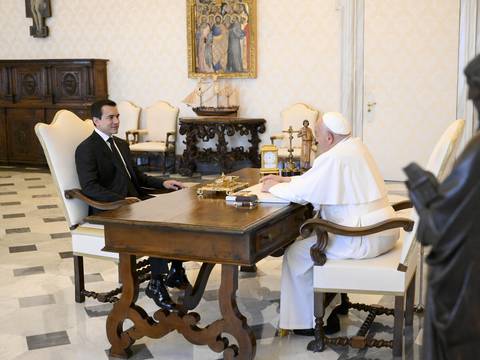 Estos son los cuatro regalos que recibió Daniel Noboa del papa Francisco en el Vaticano